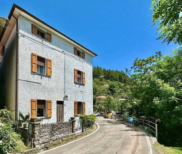 casa semindipendente in vendita ad Alto Reno Terme in zona Granaglione