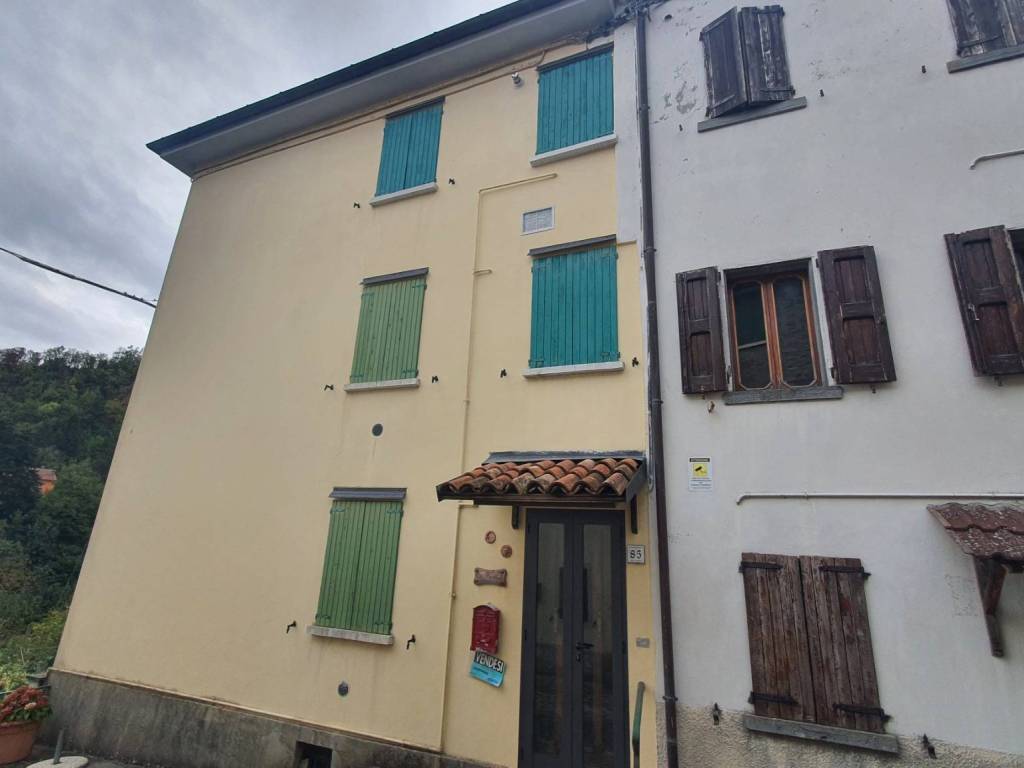 appartamento in vendita ad Alto Reno Terme in zona Granaglione