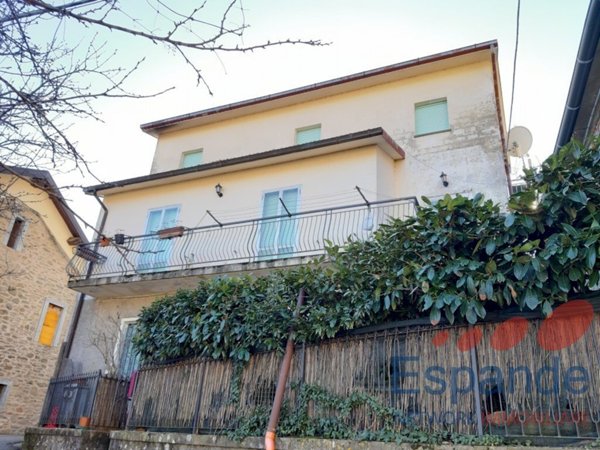 casa semindipendente in vendita ad Alto Reno Terme