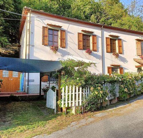 casa indipendente in vendita ad Alto Reno Terme in zona Porretta Terme