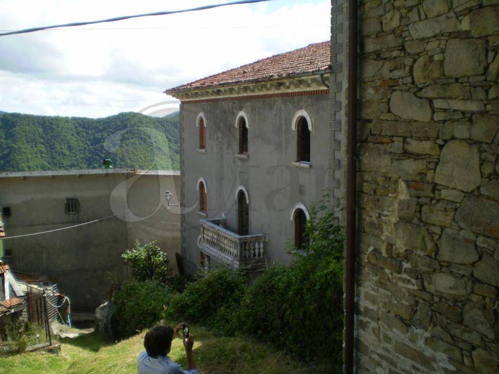 casa indipendente in vendita ad Alto Reno Terme in zona Porretta Terme