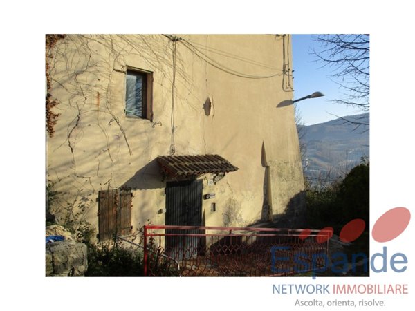 casa indipendente in vendita ad Alto Reno Terme in zona Corvella