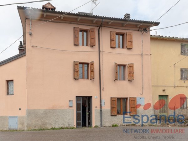 casa indipendente in vendita ad Alto Reno Terme in zona Porretta Terme