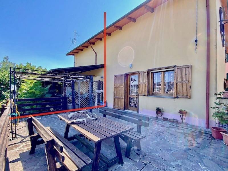 casa indipendente in vendita ad Alto Reno Terme in zona Castelluccio