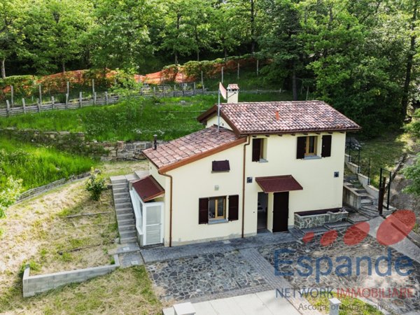 casa indipendente in vendita ad Alto Reno Terme in zona Castelluccio