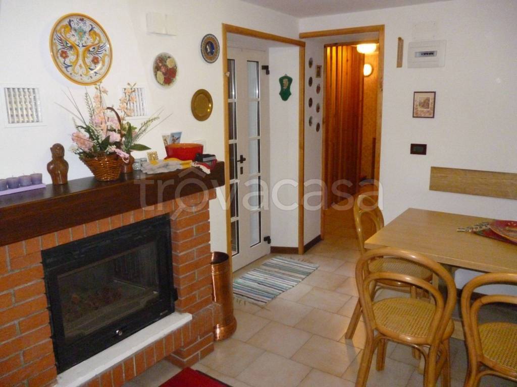 casa indipendente in vendita ad Alto Reno Terme in zona Porretta Terme