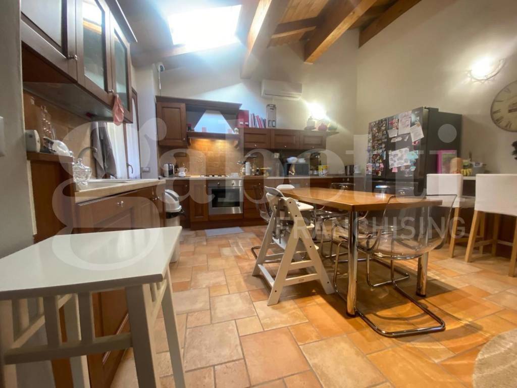 appartamento in vendita ad Alto Reno Terme in zona Molino del Pallone