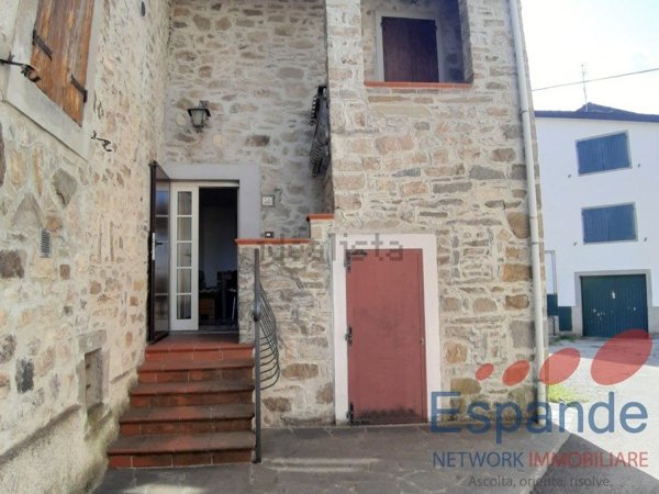 casa indipendente in vendita ad Alto Reno Terme in zona Capugnano