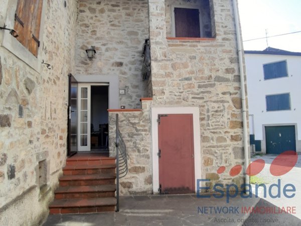 casa indipendente in vendita ad Alto Reno Terme in zona Capugnano