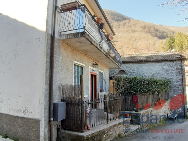 casa indipendente in vendita ad Alto Reno Terme in zona Borgo Capanne