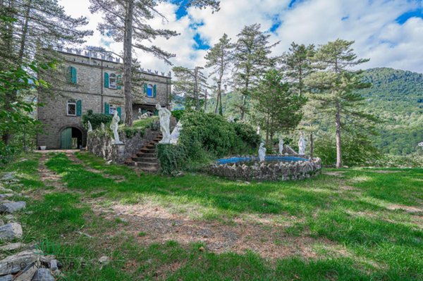 casa indipendente in vendita ad Alto Reno Terme in zona Granaglione