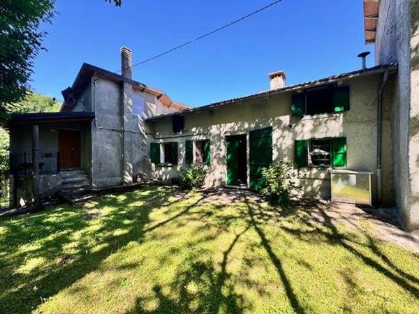 casa indipendente in vendita ad Alto Reno Terme in zona Castelluccio