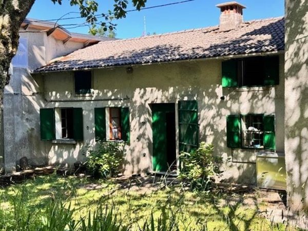 casa indipendente in vendita ad Alto Reno Terme in zona Castelluccio