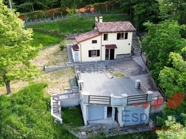 casa indipendente in vendita ad Alto Reno Terme in zona Castelluccio