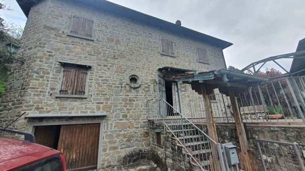casa indipendente in vendita ad Alto Reno Terme in zona Granaglione