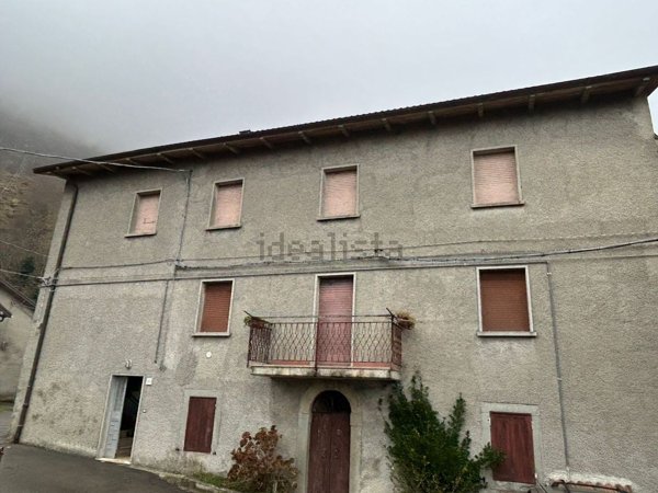 casa indipendente in vendita ad Alto Reno Terme in zona Porretta Terme