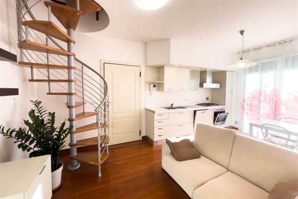 appartamento in vendita a Leggiuno in zona Reno