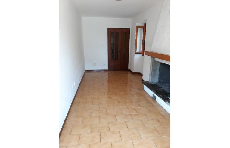 casa indipendente in vendita ad Alto Reno Terme in zona Castelluccio