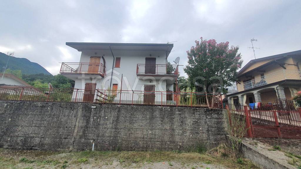 casa indipendente in vendita ad Alto Reno Terme