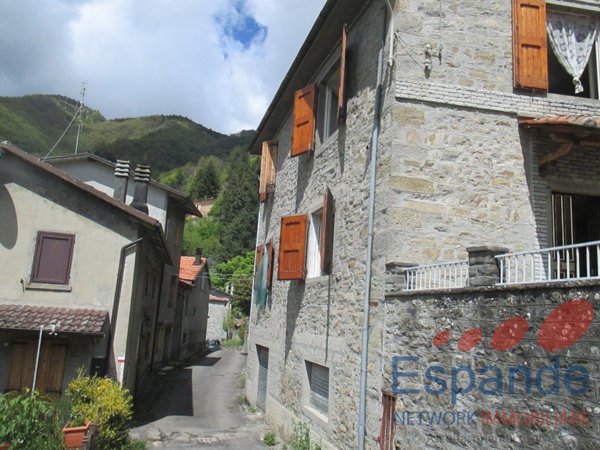 appartamento in vendita ad Alto Reno Terme in zona Granaglione
