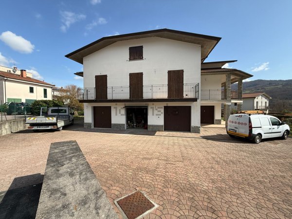 casa indipendente in vendita ad Alto Reno Terme in zona Corvella