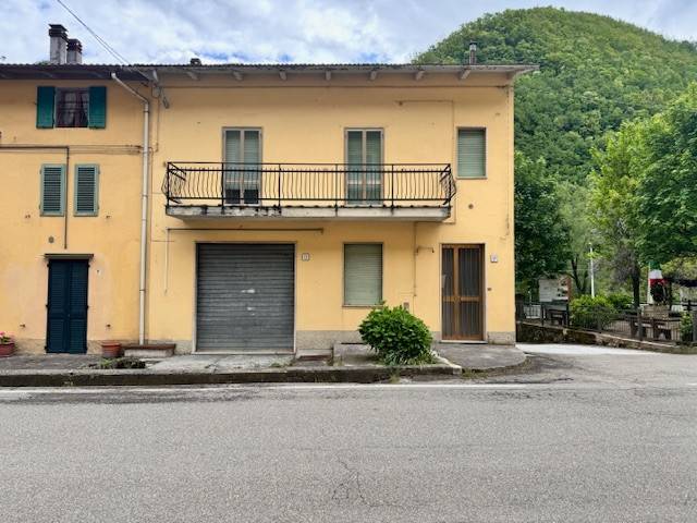 appartamento in vendita ad Alto Reno Terme in zona Molino del Pallone