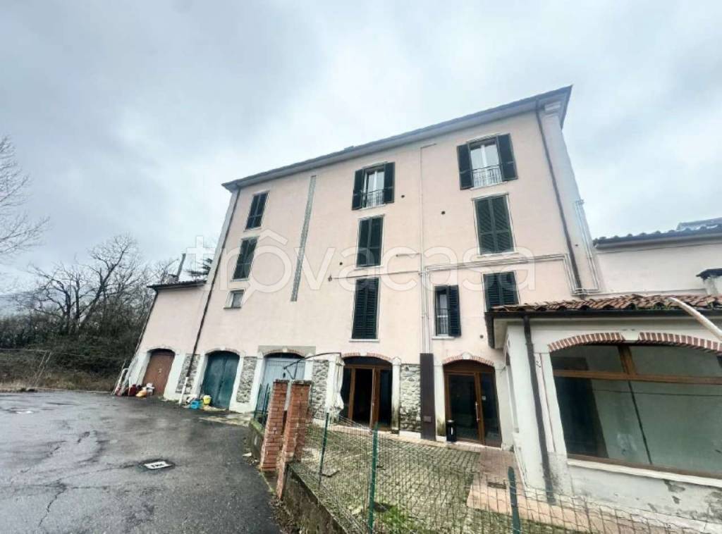 negozio in vendita ad Alto Reno Terme in zona Ponte della Venturina