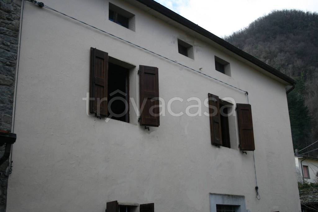 casa indipendente in vendita ad Alto Reno Terme in zona Borgo Capanne