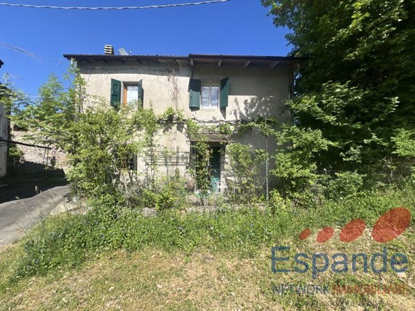 casa indipendente in vendita ad Alto Reno Terme in zona Castelluccio