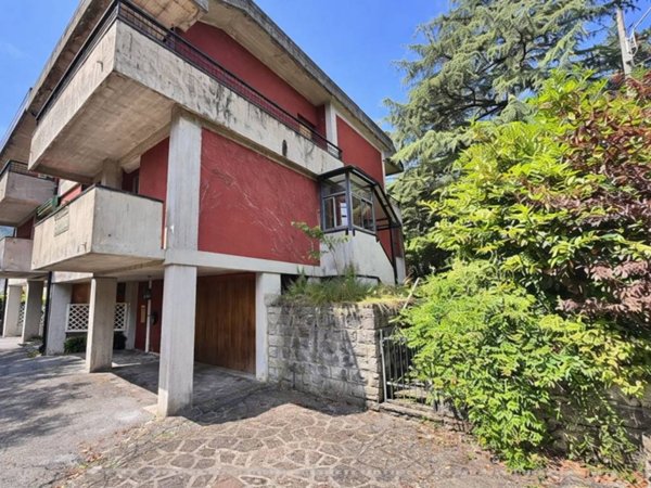 casa indipendente in vendita ad Alto Reno Terme in zona Ponte della Venturina