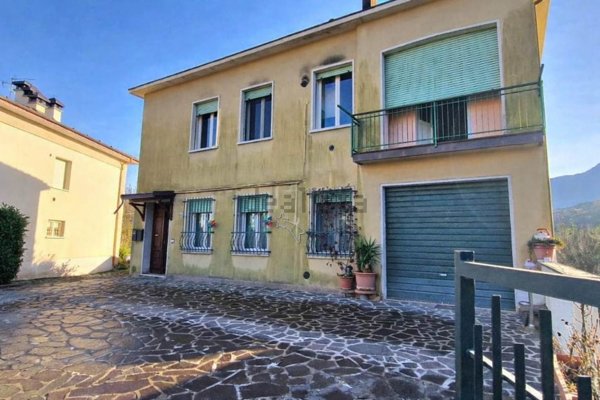 casa indipendente in vendita ad Alto Reno Terme in zona Corvella