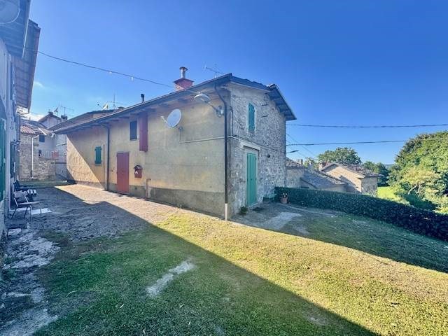 casa indipendente in vendita ad Alto Reno Terme in zona Porretta Terme