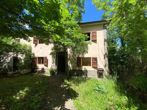 casa indipendente in vendita ad Alto Reno Terme in zona Castelluccio