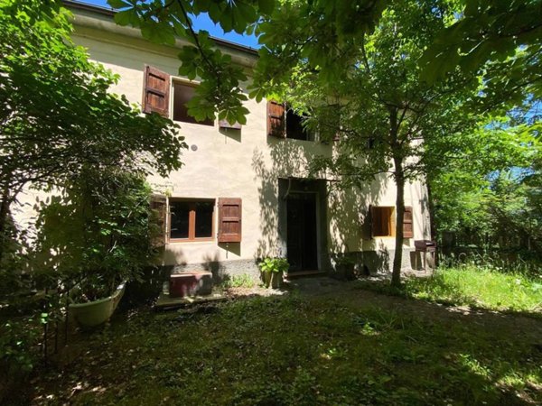 casa indipendente in vendita ad Alto Reno Terme in zona Castelluccio