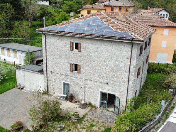 casa indipendente in vendita ad Alto Reno Terme in zona Granaglione