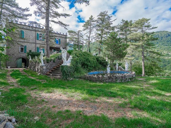 casa indipendente in vendita ad Alto Reno Terme in zona Granaglione