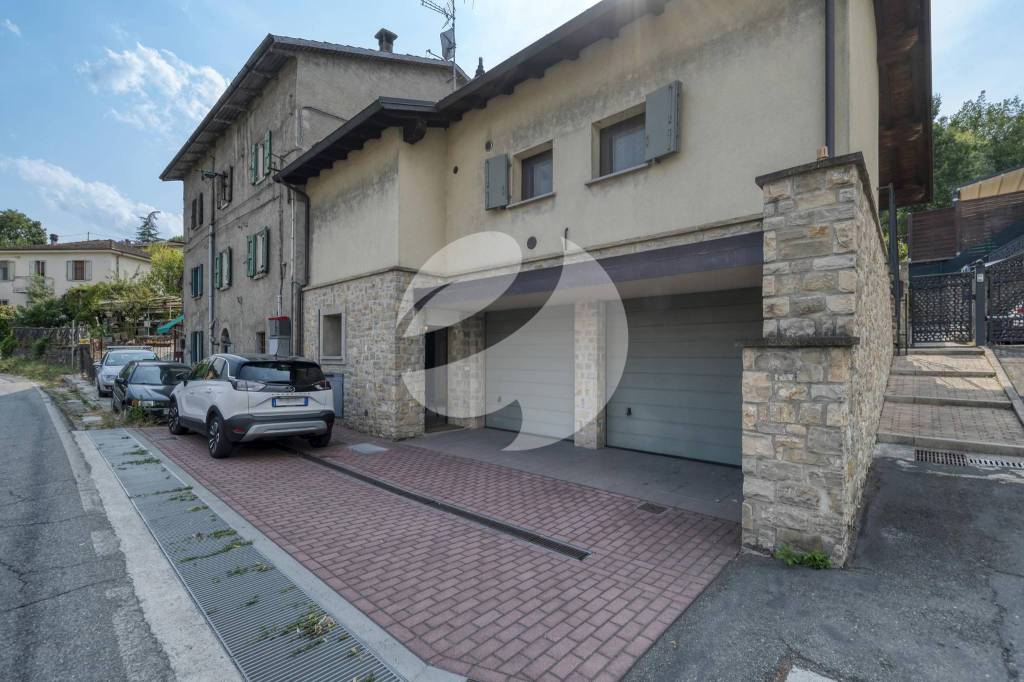 appartamento in vendita ad Alto Reno Terme in zona Corvella