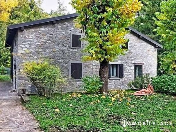 casa indipendente in vendita ad Alto Reno Terme in zona Porretta Terme