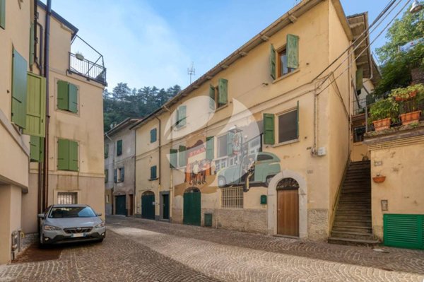 appartamento in vendita ad Alto Reno Terme in zona Porretta Terme