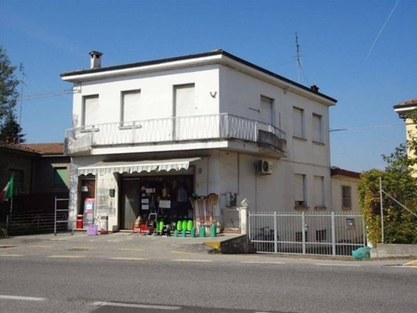 casa indipendente in vendita ad Argenta in zona San Biagio