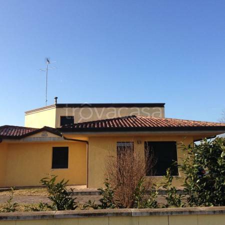 casa indipendente in vendita ad Argenta in zona San Biagio