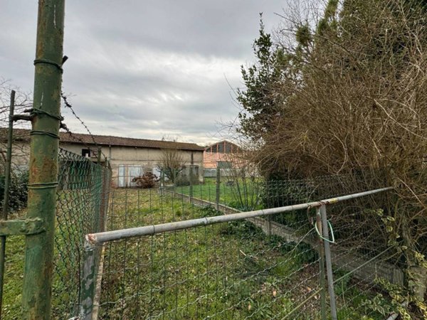 locale commerciale in vendita ad Argenta in zona Campotto
