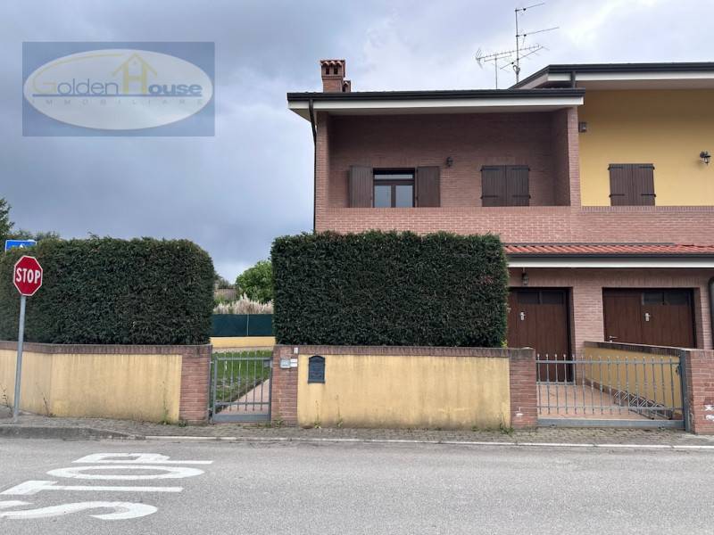 casa semindipendente in vendita ad Argenta in zona Santa Maria Codifiume