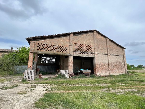 locale di sgombero in vendita ad Argenta in zona San Biagio