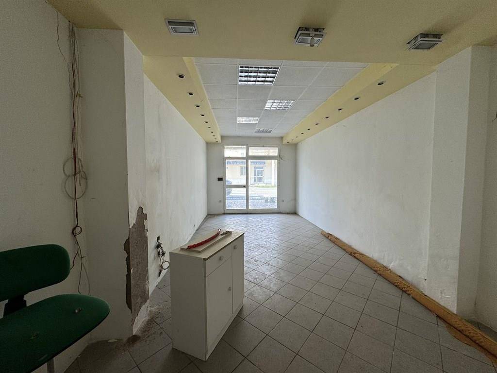 negozio in vendita ad Argenta in zona Longastrino