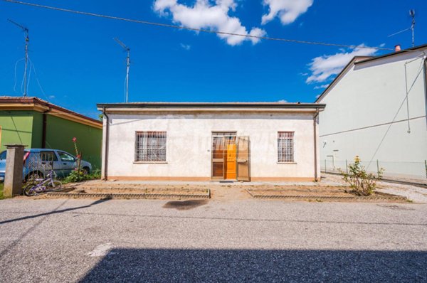 casa indipendente in vendita ad Argenta in zona Bando