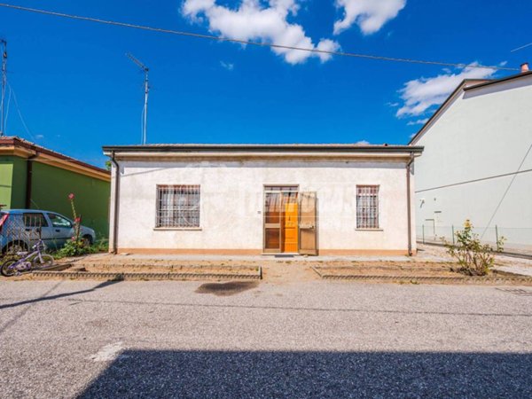 casa indipendente in vendita ad Argenta in zona Bando