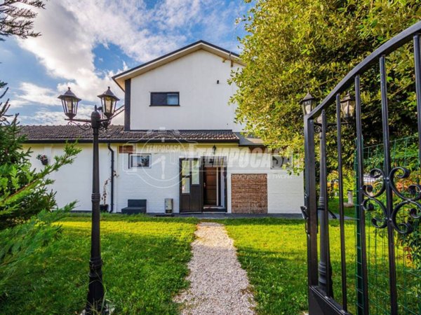 casa indipendente in vendita ad Argenta in zona Consandolo