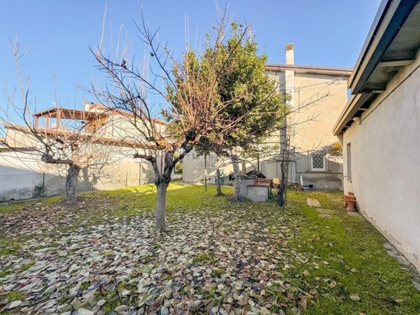 casa indipendente in vendita ad Argenta in zona Longastrino