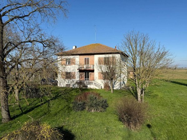 casa indipendente in vendita ad Argenta in zona Filo